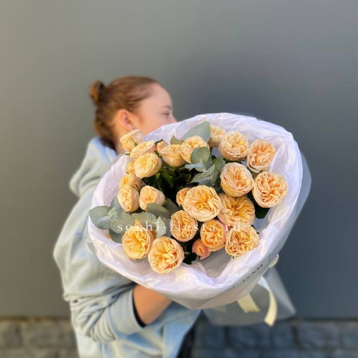 7 пионовидных роз в Сочи