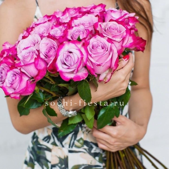 Букет высоких роз Ди перпел в Сочи