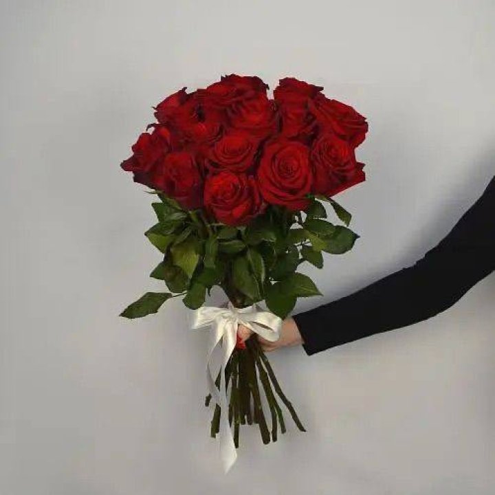 15 роз эквадор в Сочи