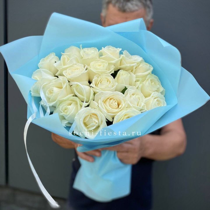 21 белая роза в Сочи