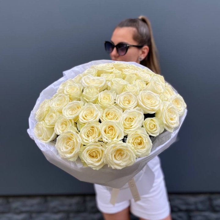 51 белая роза  в Сочи