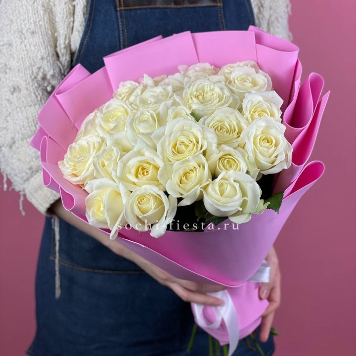 25 белых роз в Сочи