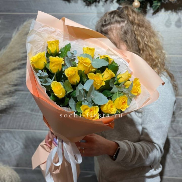15 желтых роз в Сочи
