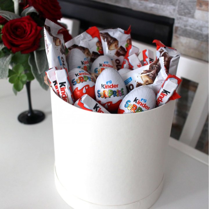 Коробка с киндерами  в Сочи