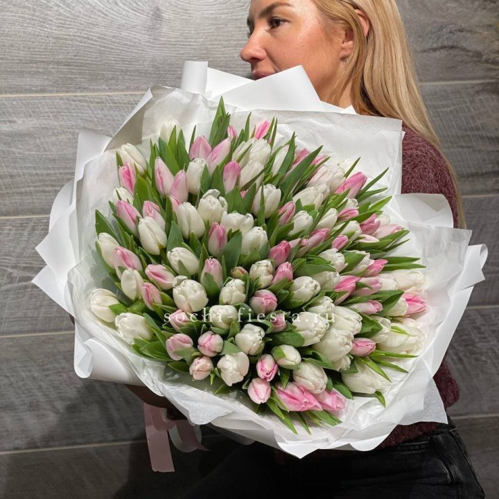 101 тюльпан нежный микс в Сочи