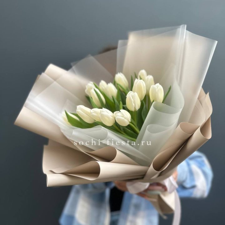 Букет из 15 белых тюльпанов в Сочи