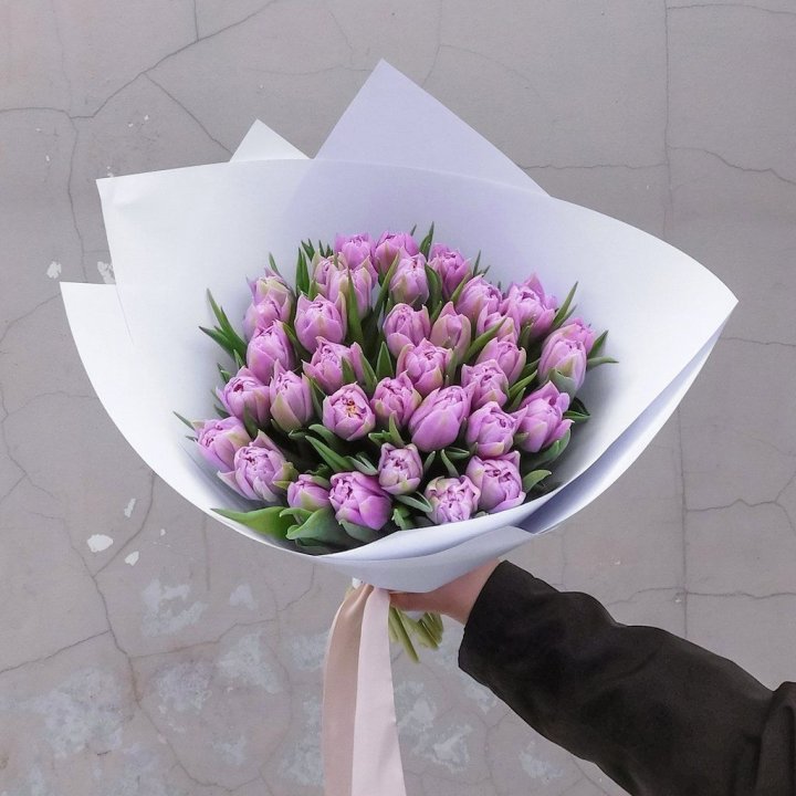 35 сиреневых тюльпанов в Сочи