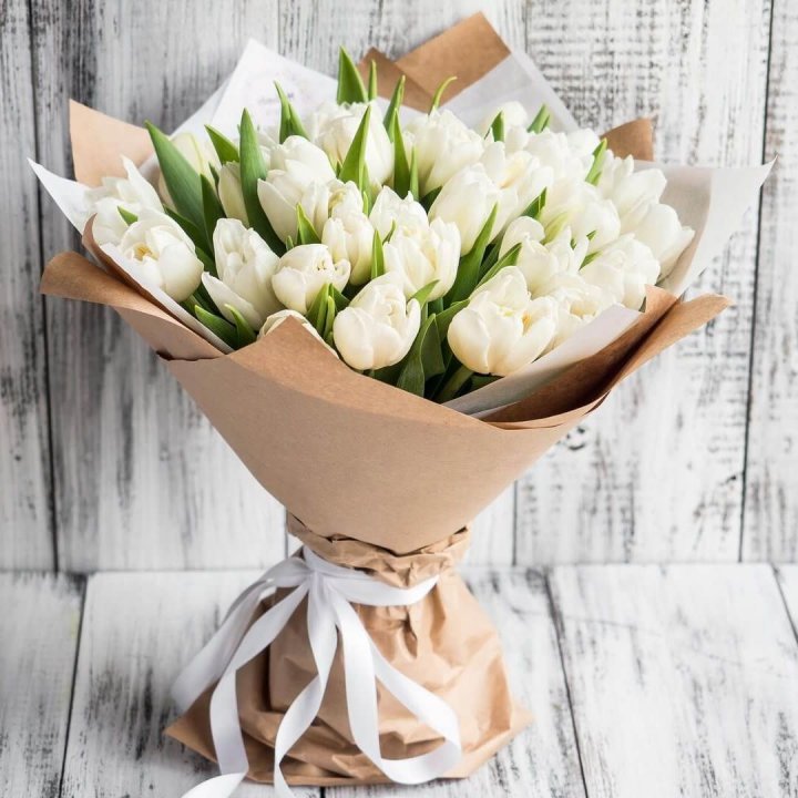 25 белых тюльпанов в Сочи