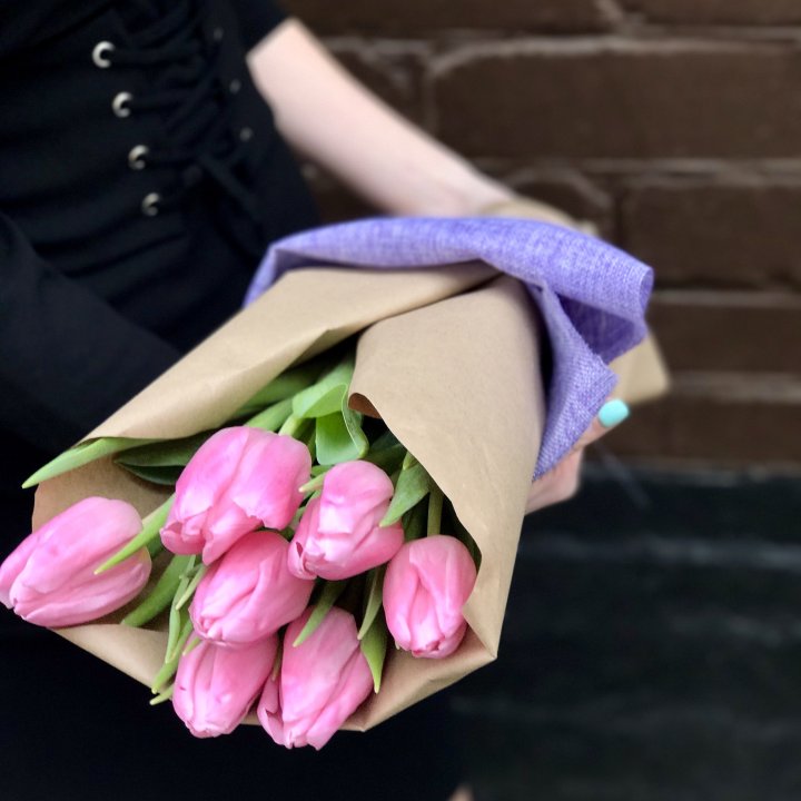 Букет розовых тюльпанов в Сочи