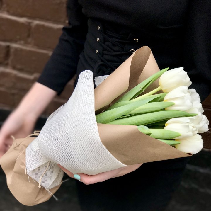 Букет белых тюльпанов в Сочи