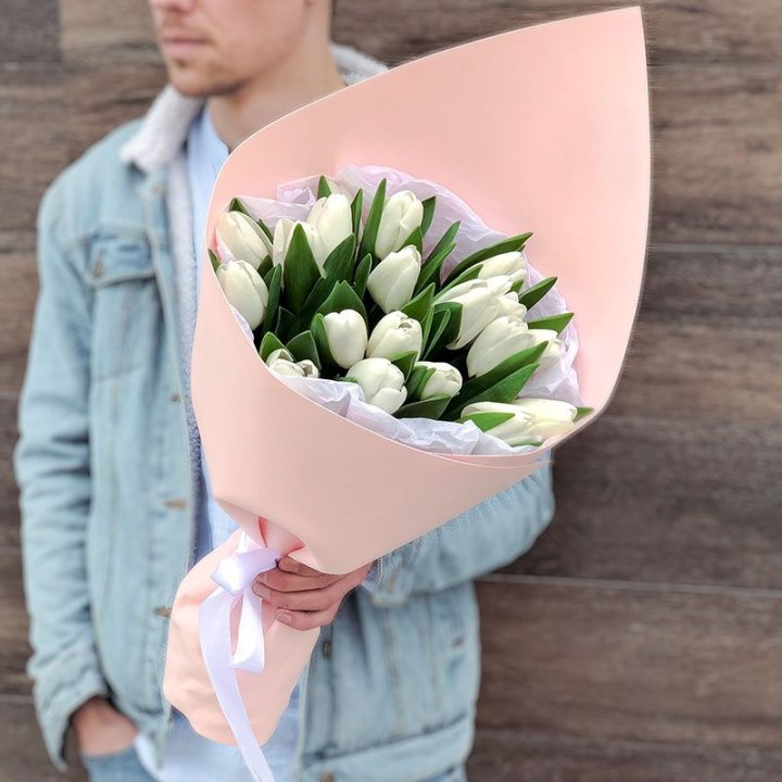 19 белых тюльпанов в Сочи