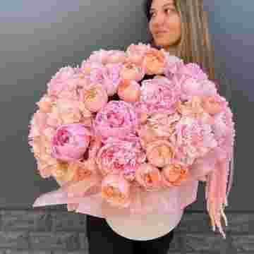 Коробка с пионами "Double flowers" в Сочи